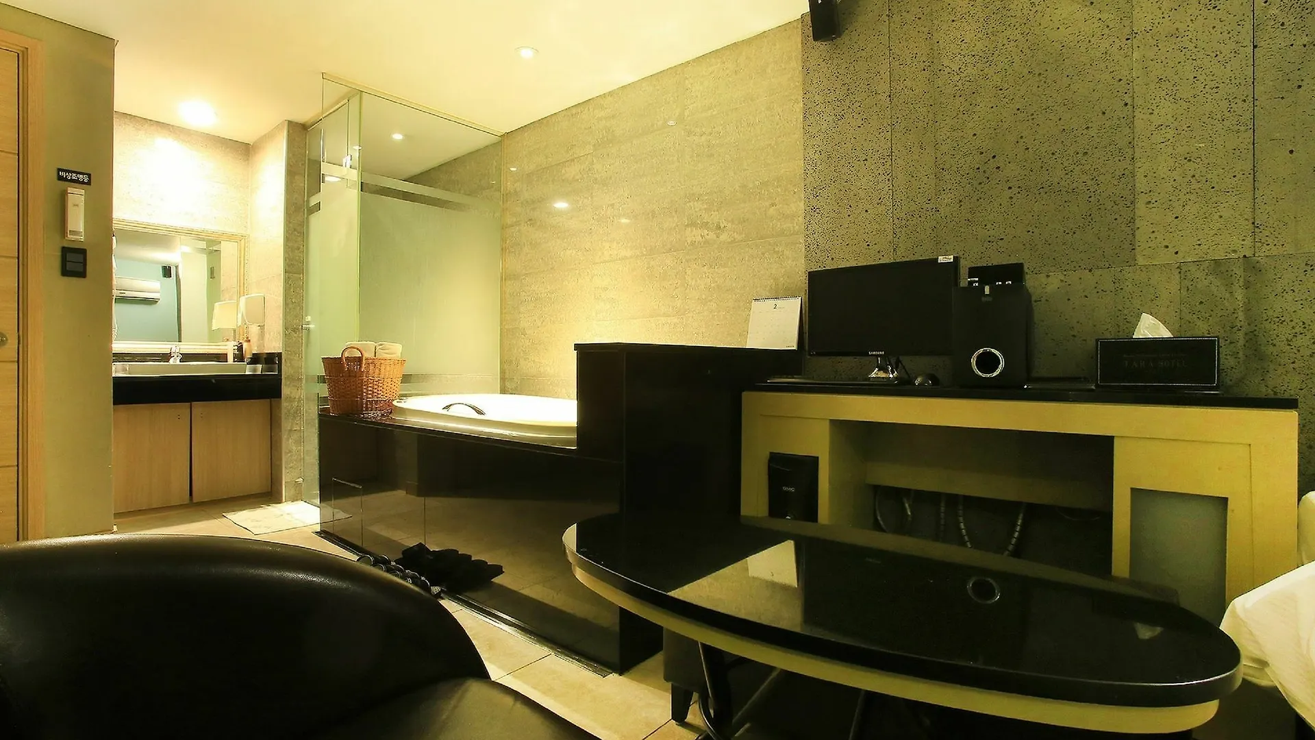 Tara Hotel Seoul 2*,  South Korea