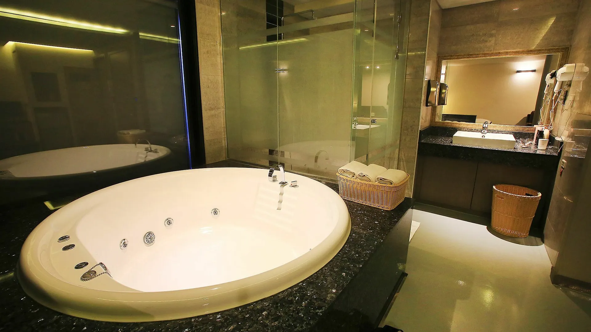 Tara Hotel Seoul 2*,