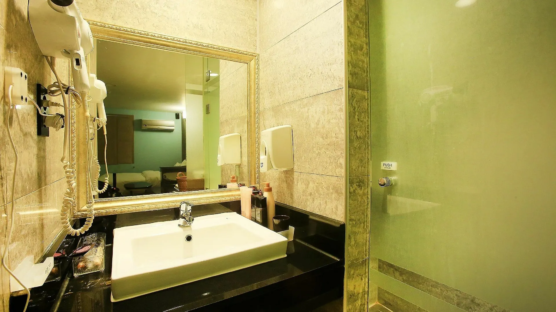 Tara Hotel Seoul 2*,  South Korea