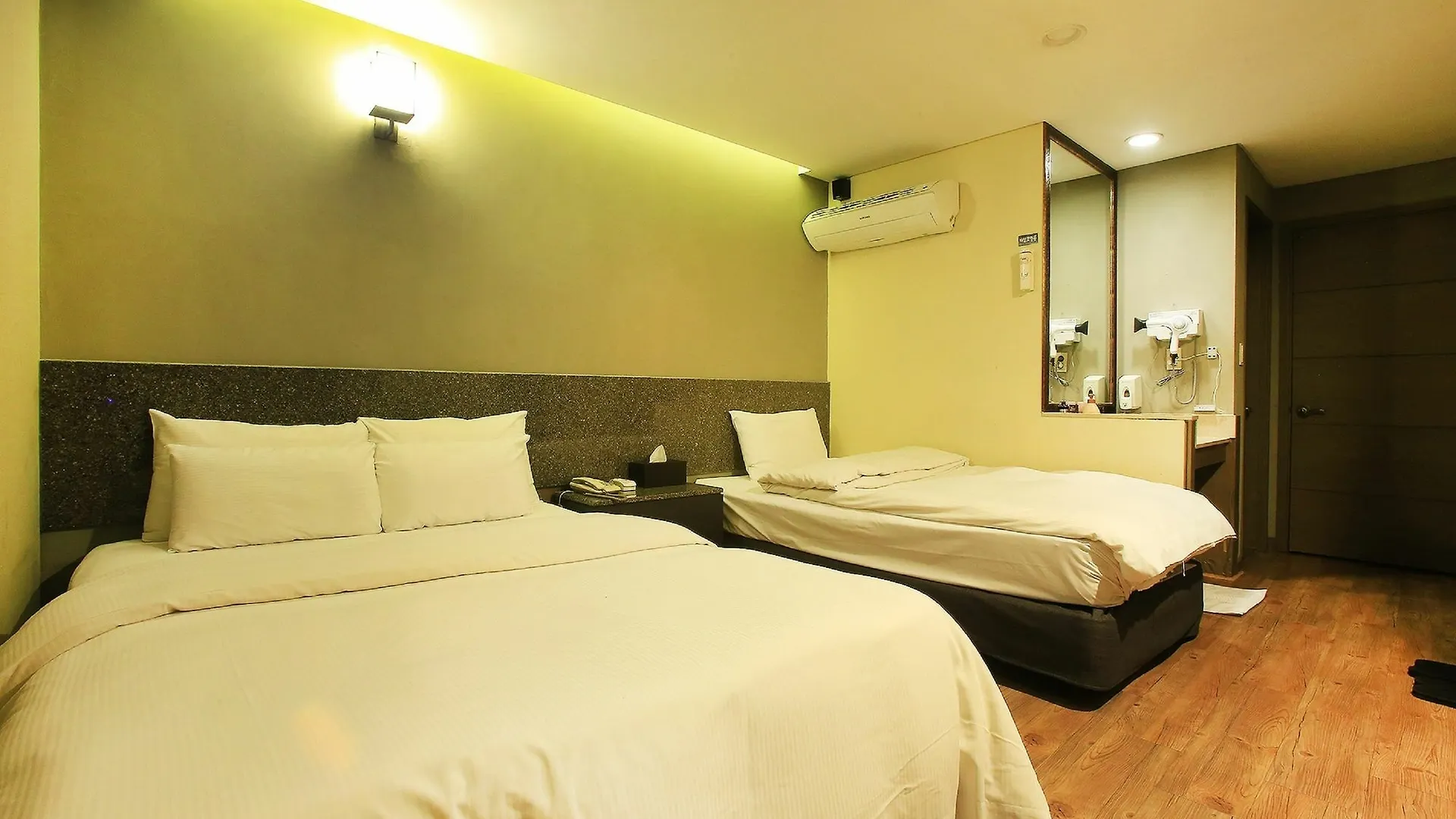 Tara Hotel Seoul 2*,