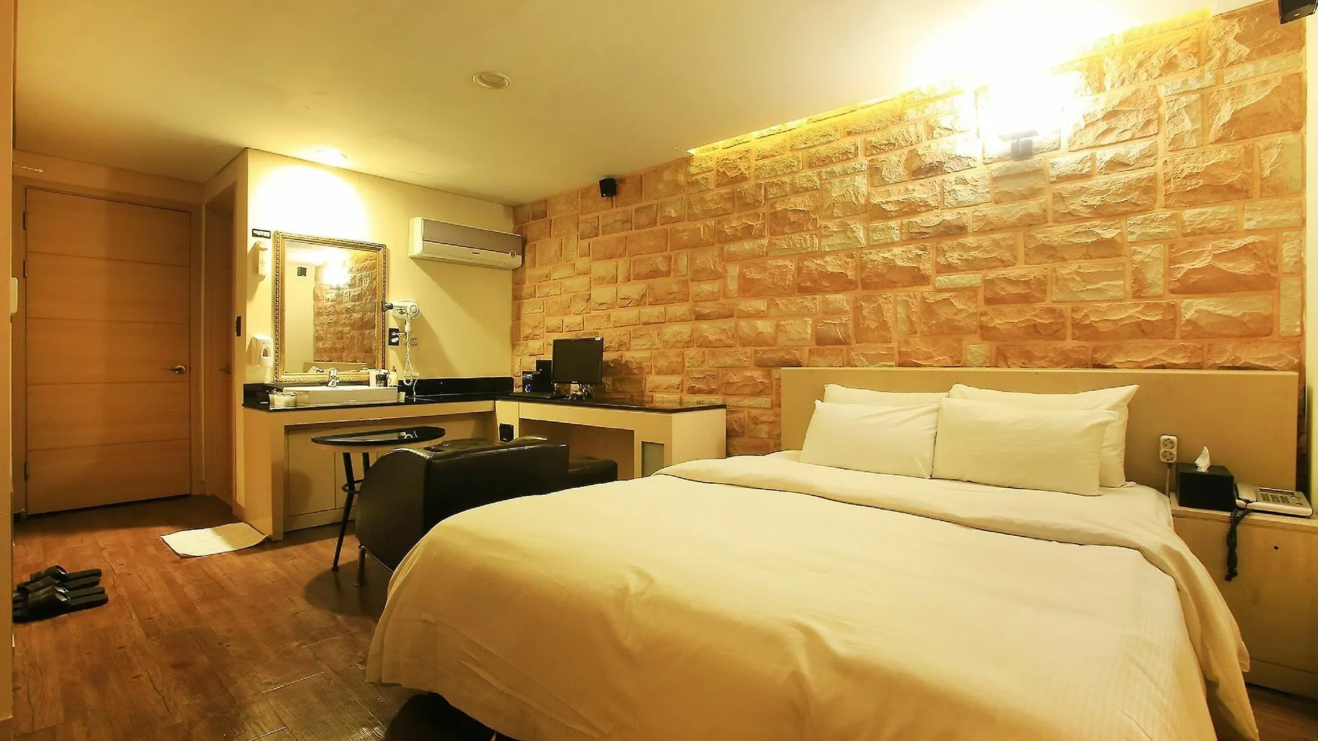 Tara Hotel Seoul 2*,